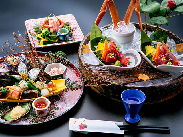 季節限定【石川県ブランド加能蟹会席】とろける刺し、香ばし炭火焼、染みる蟹すき鍋、利き酒付!地元人気の香箱蟹も